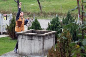 Otvorena je izložba fotografija „U polju, u dvorištu…“ u Trsteniku