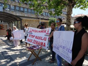 Ulična akcija podrške za uvođenje hitnih mera zaštite od nasilja u porodici