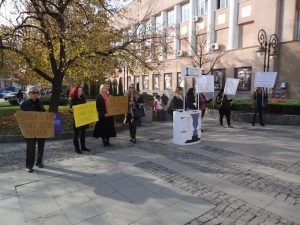 Ulična akcija Dosta sam crtala. Primeni zakon!